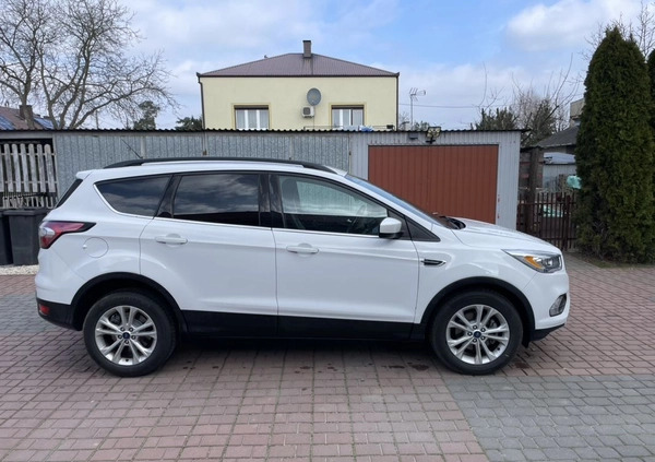 Ford Kuga cena 60200 przebieg: 68000, rok produkcji 2017 z Przecław małe 37